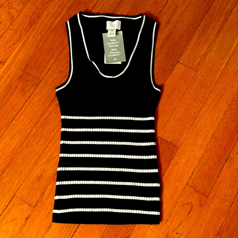 H & M black and white tank sweater